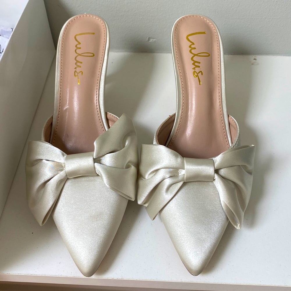 Lulu’s new in box ivory Arlya Satin Shoe
